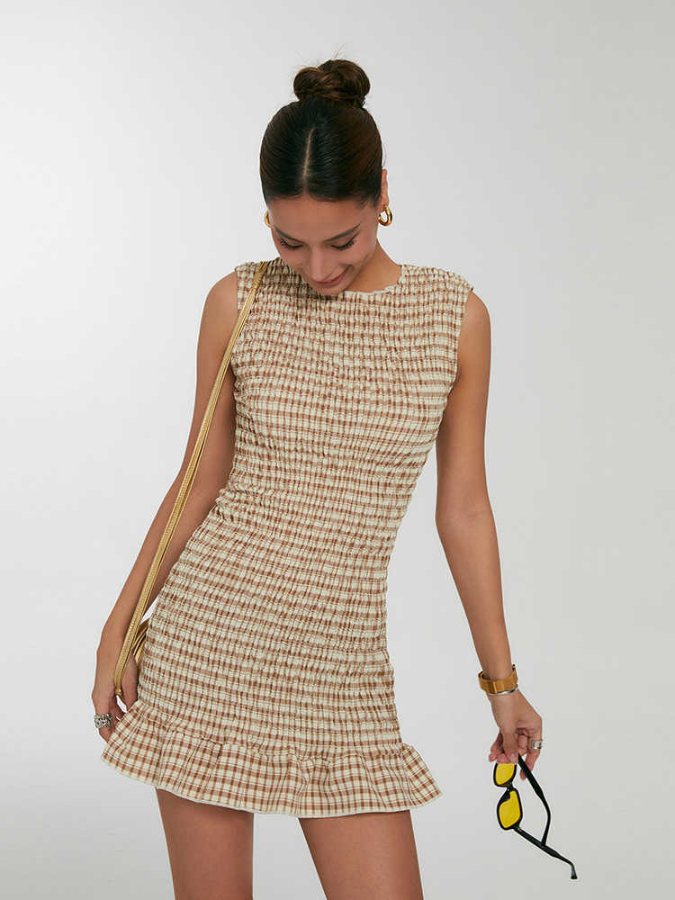 Waist-Slimming Seaside Holiday Dress
