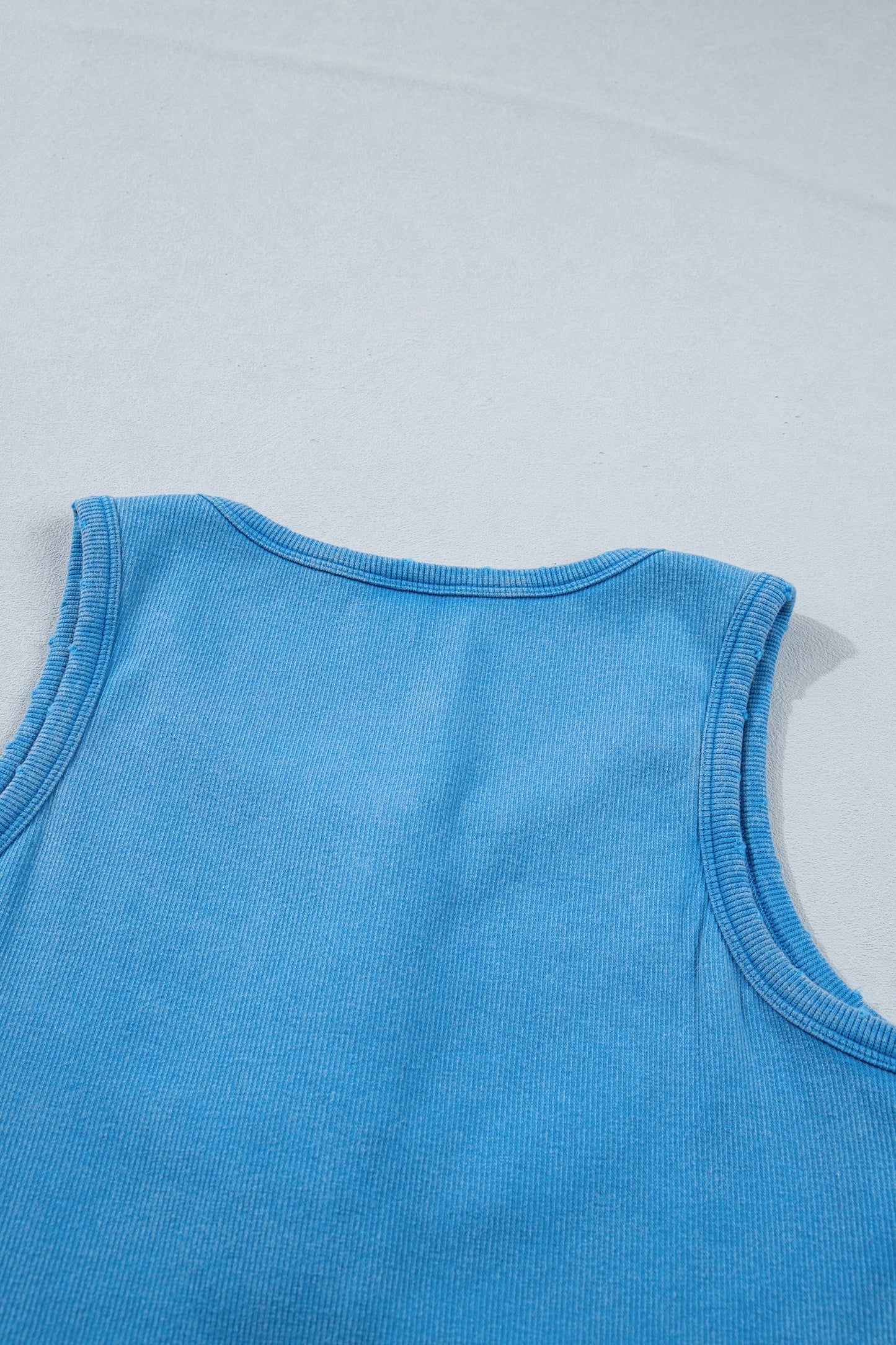 Solid Distressed Ribbed Mineral Wash Tank