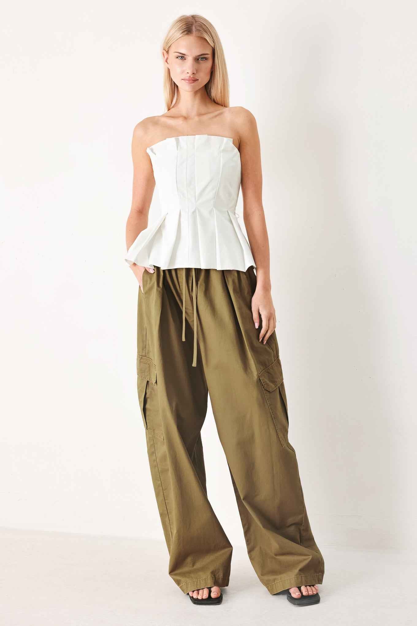 STAY IN MOTION WOVEN BARREL PANTS