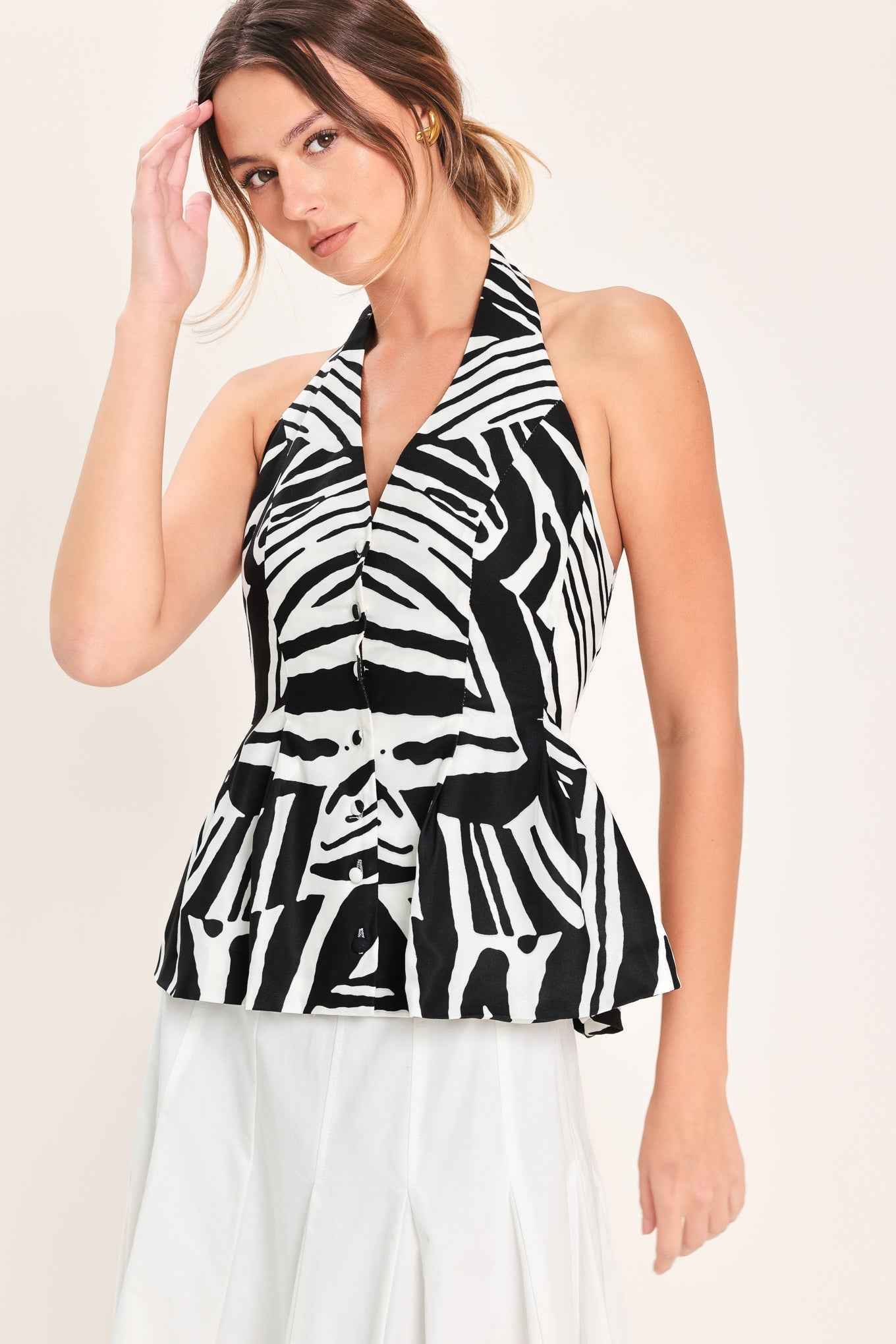 MINIMAL ELEGANCE WOVEN HALTER TOP