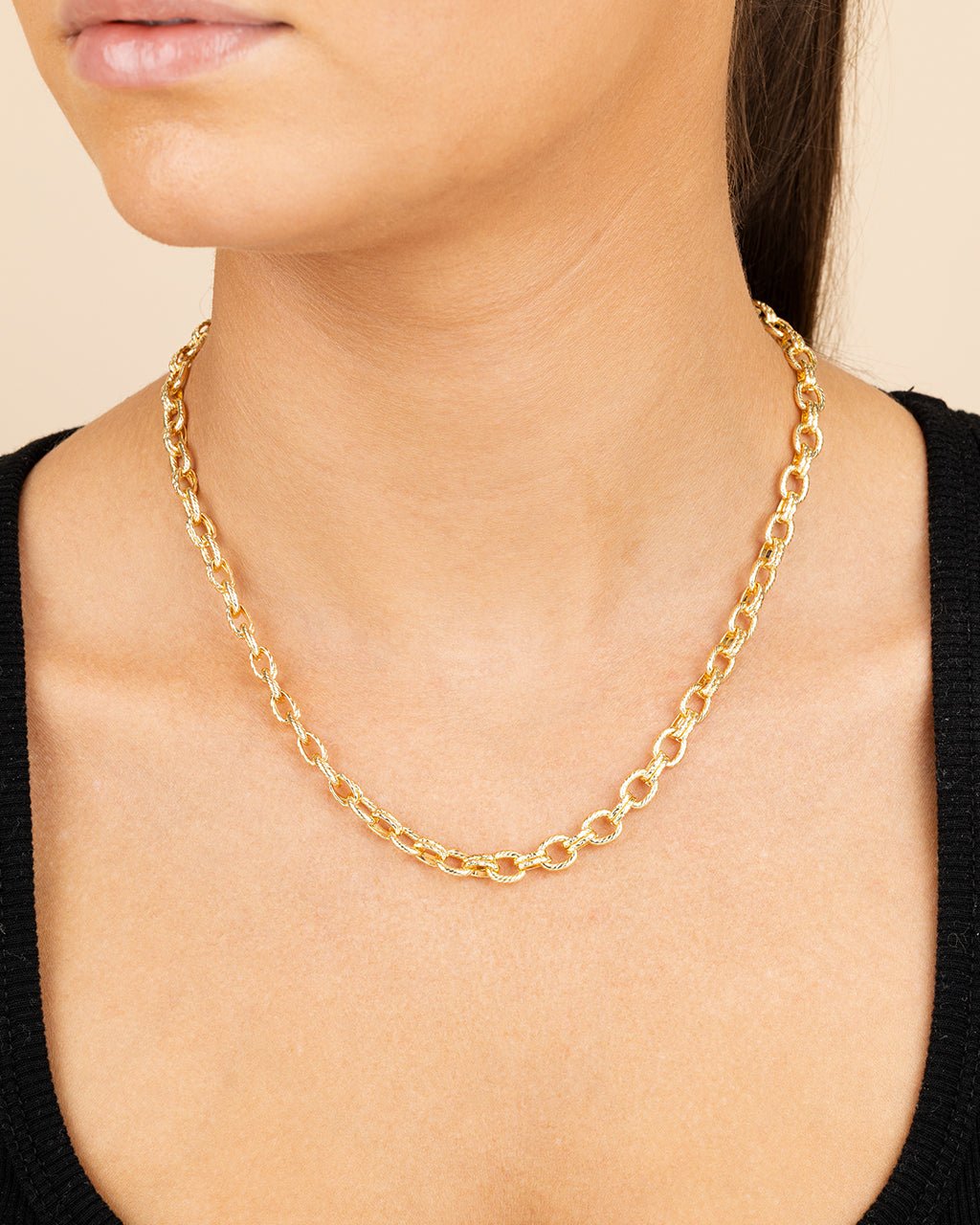 Kamora Textured Chain Link Necklace