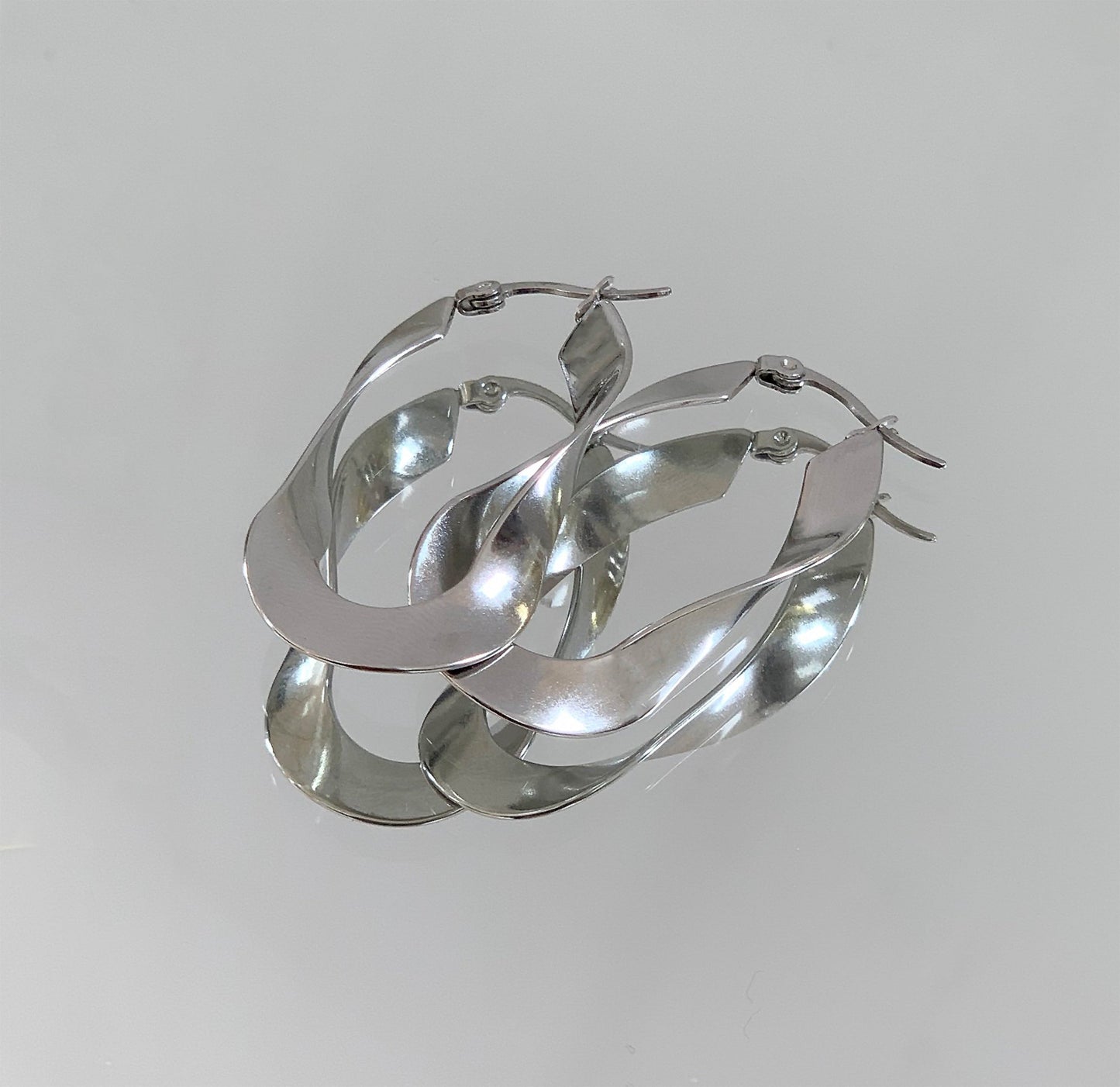 PERLA TWIST HOOP SILVER EARRINGS